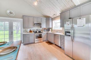 5 Acres and Deck Scenic Greenwood Home with Mtn Views - Pilot Hill - 1