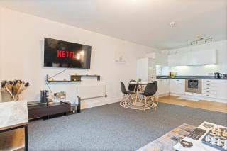 Exclusive Offer on 1 Bed l Monthly Offer l City Center Birmingham Apartment l Sleeps 4 l Free Parking l Wifi l Stylish l City View l By Zen Nights Short Lets & Serviced Accommodations - 5