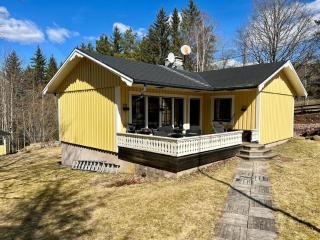 Tolles Ferienhaus in Bjärkhult mit Garten, Terrasse und Grill - - 0