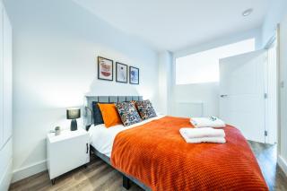 Potters Bar - FREE Parking - Private Bathroom - Netflix - 4 mins walk to station - 20 mins DIRECT TRAINS TO LONDON - Potters Bar - 1