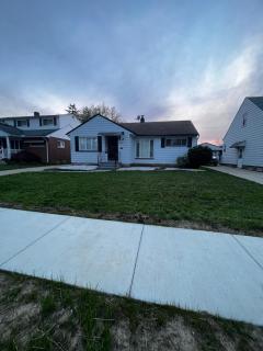 Home in Garfield Heights - Garfield Heights - 0