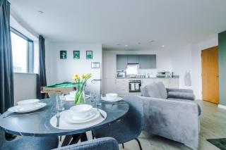 Stylish Apartment, Sleeps 6, Pool Table, Smart TVs, Parking available - Manchester - 5