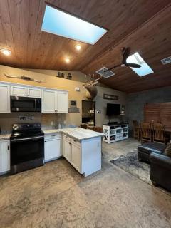 Cozy Cabin in the Pines! Close to the Polar Express, Grand Canyon & Bearizona - Williams - 8