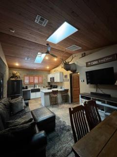 Cozy Cabin in the Pines! Close to the Polar Express, Grand Canyon & Bearizona - Williams - 5