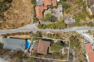 Modern Studio Apartment with Covered Balcony, Full Kitchen, and Stunning Ocean Views - 1