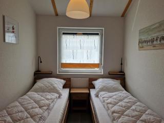 G8 freistehendes Ferienhaus mit Gartenhaus - Butjadingen - 4