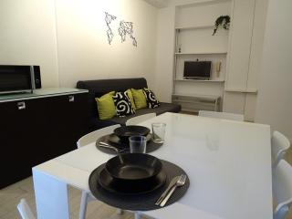 Design & Fashion District Apartment - 5