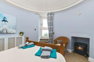 Laston Garden Apartment - Sea Views Large Terrace - Tenby - 4