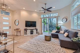 Off the hook in Austin with Chic 2BR Retreat plus Firepit - Austin - 0