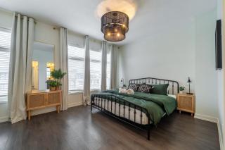 Luxury Urban Town home - 9