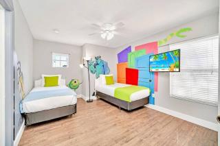 Guardians Theater 5BR Home Resort w Pool Hot Tub - Orlando - 1
