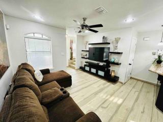 Sharyland Townhome - 9