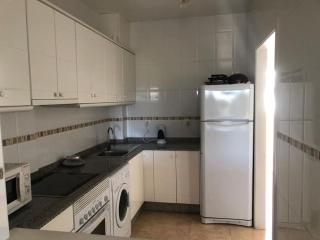 Modern two bedroom apartment, 10 mins from beach - 2