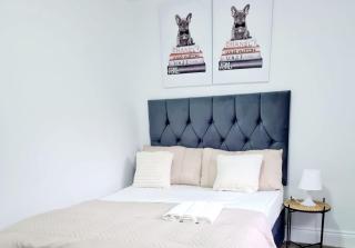 Modern 2 Bedroom Apartment - Basildon - 0