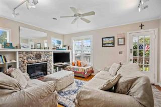 Vintage Beach Cottage - Seaside - 6