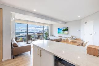 Blue Waters, 2 59 Ronald Ave - water views Linen aircon Wi-Fi - Shoal Bay - 7