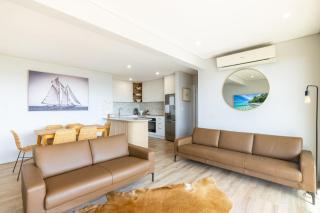 Blue Waters, 2 59 Ronald Ave - water views Linen aircon Wi-Fi - Shoal Bay - 4