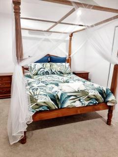 5-Bedroom House: Ensuite, Netflix, Prime Location - 4
