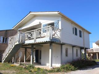 Chalet à 200m de la plage - Terrasse, TV, Parking, 4 Couchages - Option Étages, 12 Couchages - FR-1-784-22 - Gruissan - 0
