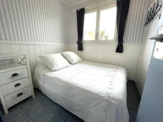 Chalet à 200m de la plage - Terrasse, TV, Parking, 4 Couchages - Option Étages, 12 Couchages - FR-1-784-22 - Gruissan - 1