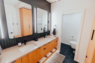 Pacific Bin - Hot Tub, Secluded Forest Getaway - Monroe - 1