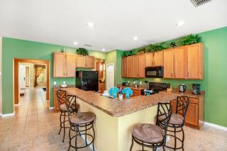 Spacious and Relaxing Home with South Facing Pool home - Davenport - 2