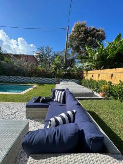 Super stylish 4 BR Home Steps from the Fun - Fort Lauderdale - 4