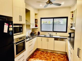 Birkinshaw Villa ( 3 Bedroom with Parkings ) - Broadview - 8