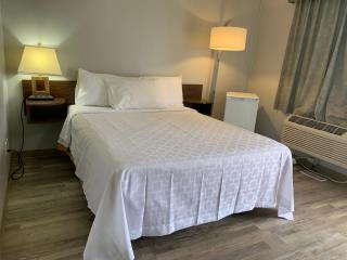 Castle Motel - 2
