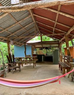 Nieves surf hostel and camping. - Playa Avellana - 5