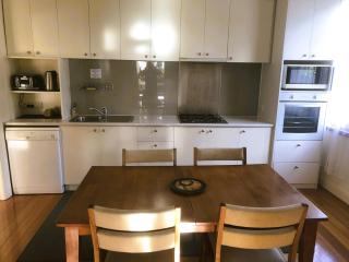 Belton Apartments-Hedge Cottage - Hobart - 5