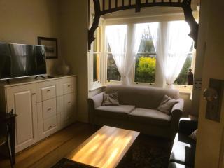 Belton Apartments-Hedge Cottage - Hobart - 7