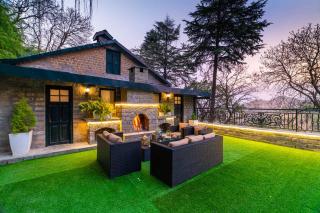 StayVista at Paris Villa with Pvt Pool & Valley View - Kasauli - 8