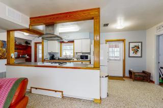 3BR Dog-Friendly Home with Pool, Fireplace, WandD, AandC - 4