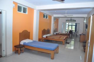 Vinayaka Deluxe Lodge - Kushalnagar - 8