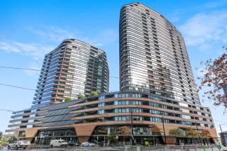 Complete Host Collins St Apartments - 0