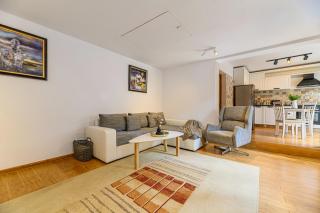 Ceahlau Cozy House with Terrace, Bbq & Free Parking - Braşov - 0