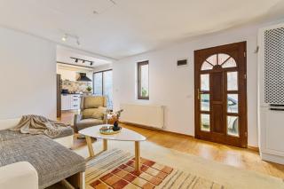 Ceahlau Cozy House with Terrace, Bbq & Free Parking - Braşov - 3