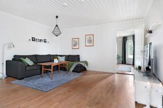 Guestly Homes - 4BR Charming Apartment - Roknäs - 9
