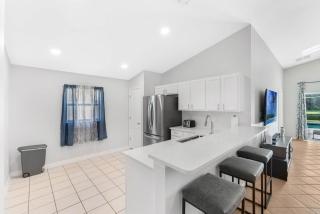 Stunning Newly Renovated Pool Home close to Disney - 2