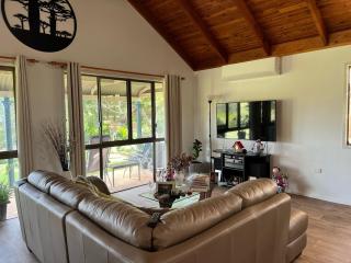 Chesterfield Farm Stay - Private Room - - 6