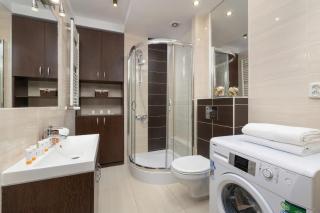 Podgórze Air-Conditioned Family Apartment with Parking by Noclegi Renters - 4