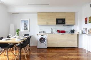 Piso luminoso con balcones frente Parque Retiro - 5