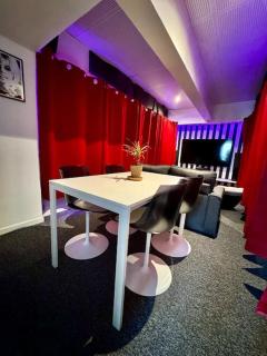 Expérience cinéma immersif dans appartement rénové près de Montmartre - Paris - 9