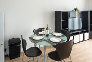 London Bridge Flat with Fast WiFi Ideal for Longer Stays Near Guys Hospital - 2