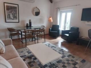 In the hart of old Cannes - Place du Suquet - 2 Min Walking distance from Palais de Festivals and Beaches - 8