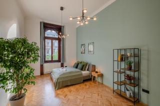 Liszt Modern Chic Apartment - 6