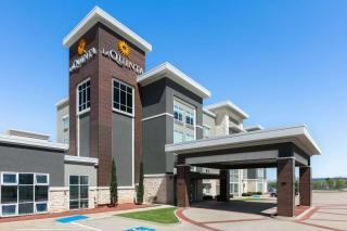 La Quinta Inn & Suites by Wyndham Ft Worth-Burleson - Burleson - 0