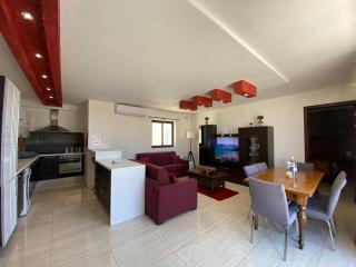 3BR Penthouse, Hot Tub, XL Terrace, Bugibba - 9