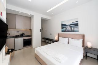 Minimal Studio with Balcony in Pagrati, Athens - Atene - 0